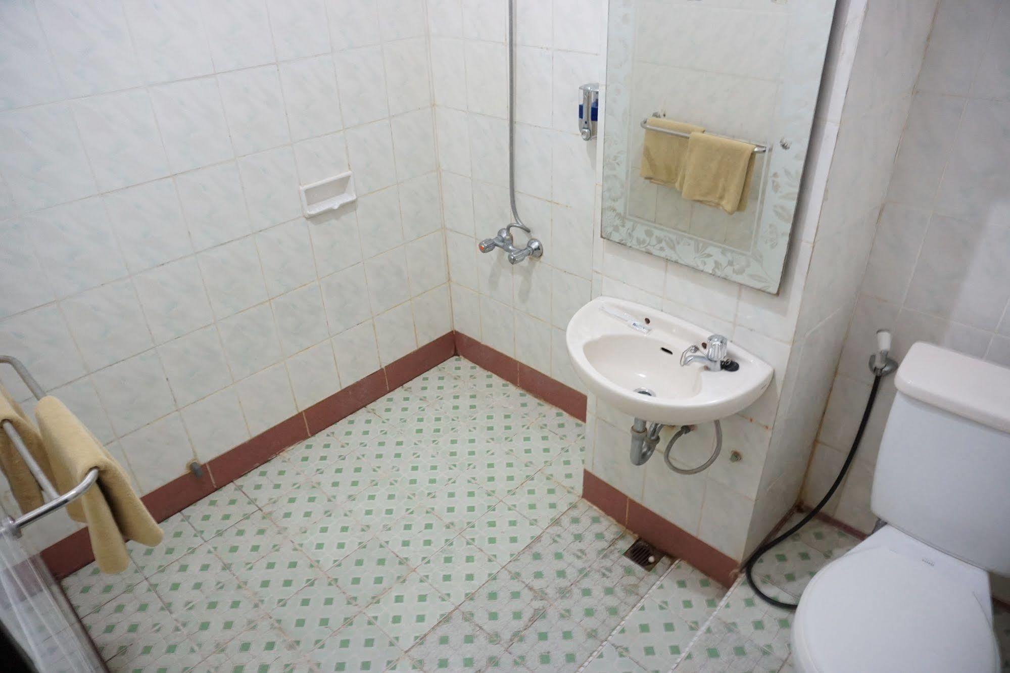 Hotel Mangga Dua Makassar Exterior photo